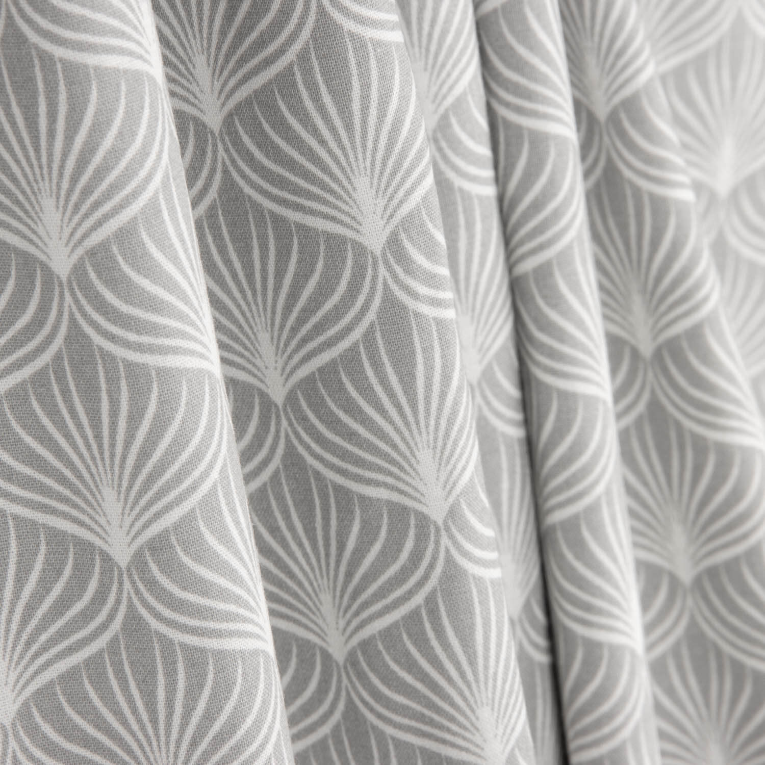 Grey Leaf Print Cotton Percale on White Background - Ribes y Casals