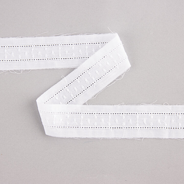 White Embroidered Batiste Trim Model 11696 – 30 mm - Ribes y Casals