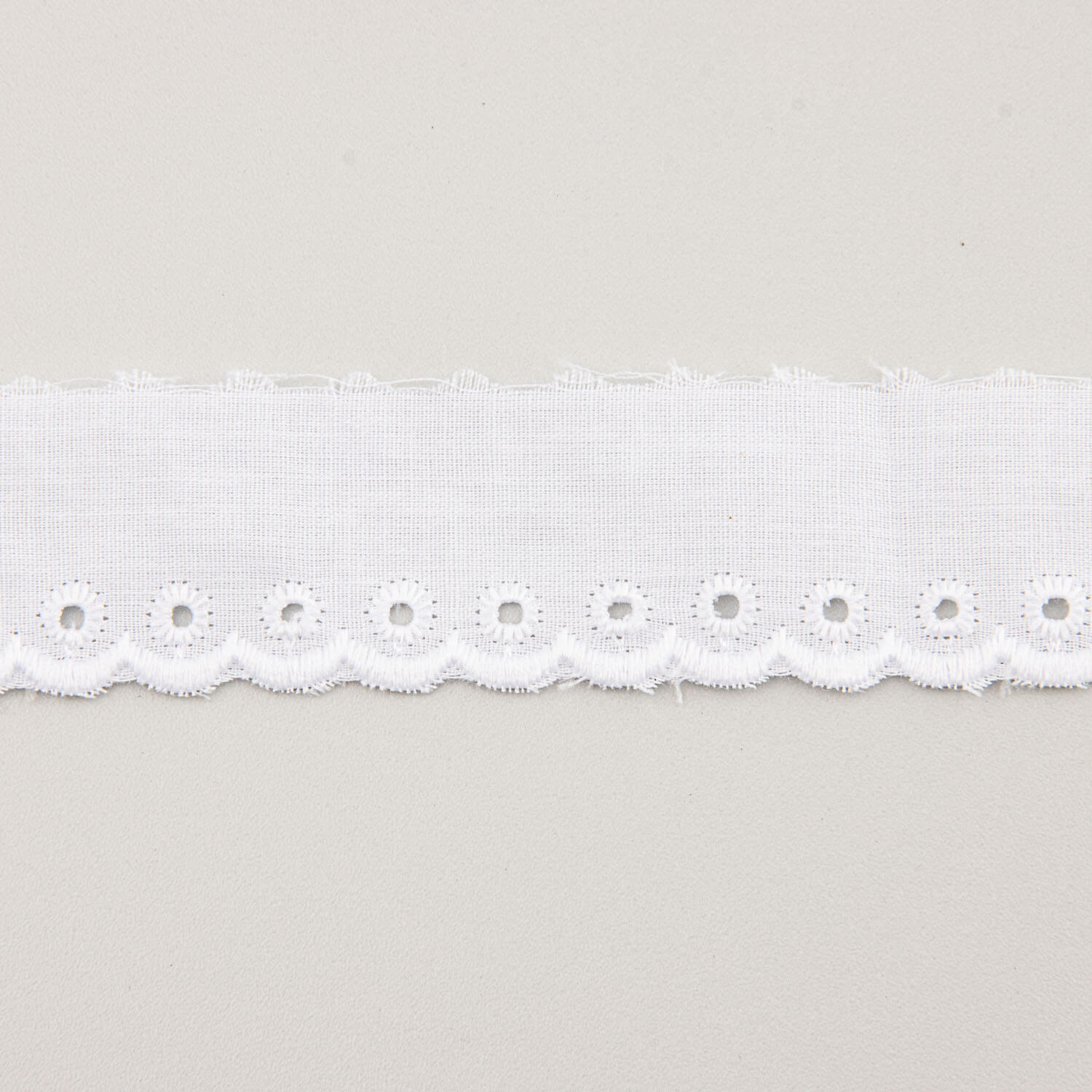 White Embroidered Batiste Ribbon Model 11788 – 25 mm - Ribes y Casals
