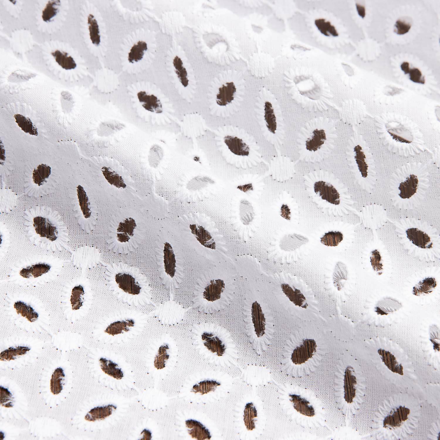 Swiss Embroidery Flower Petal Natural White - Ribes y Casals