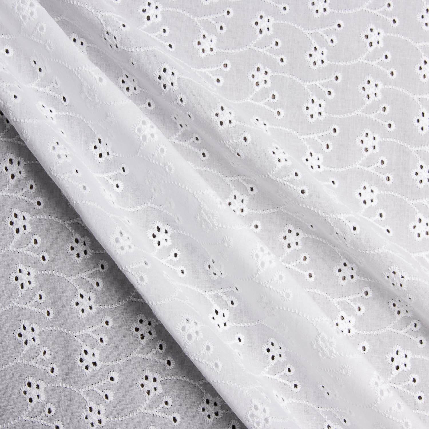 Swiss Embroidery Natural White Clover Flower - Ribes y Casals