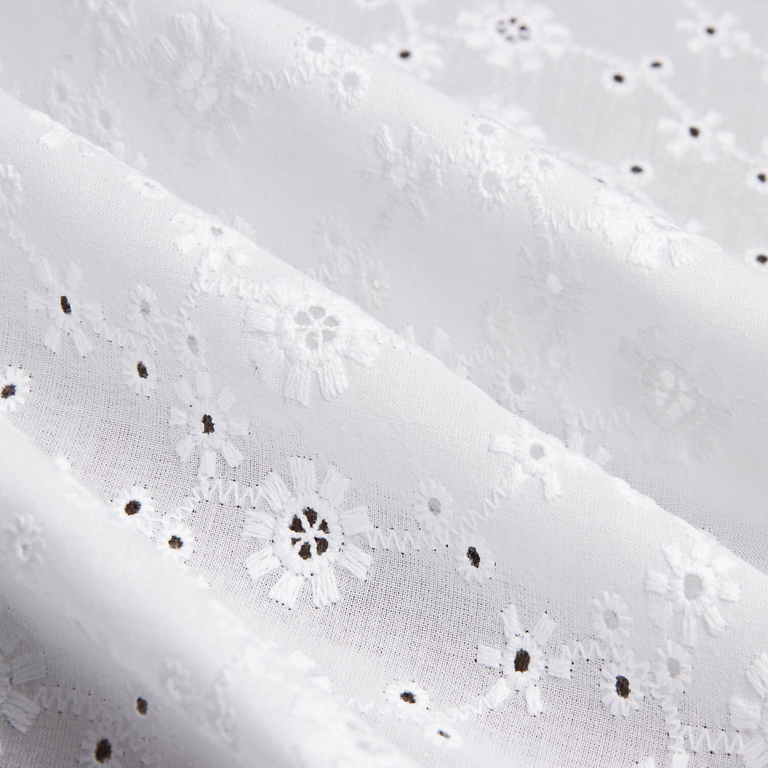 Swiss Embroidery Flower Field Natural White - Ribes y Casals