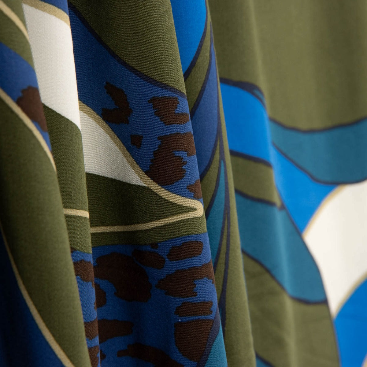 Tropical Night Viscose Satin - Ribes y Casals