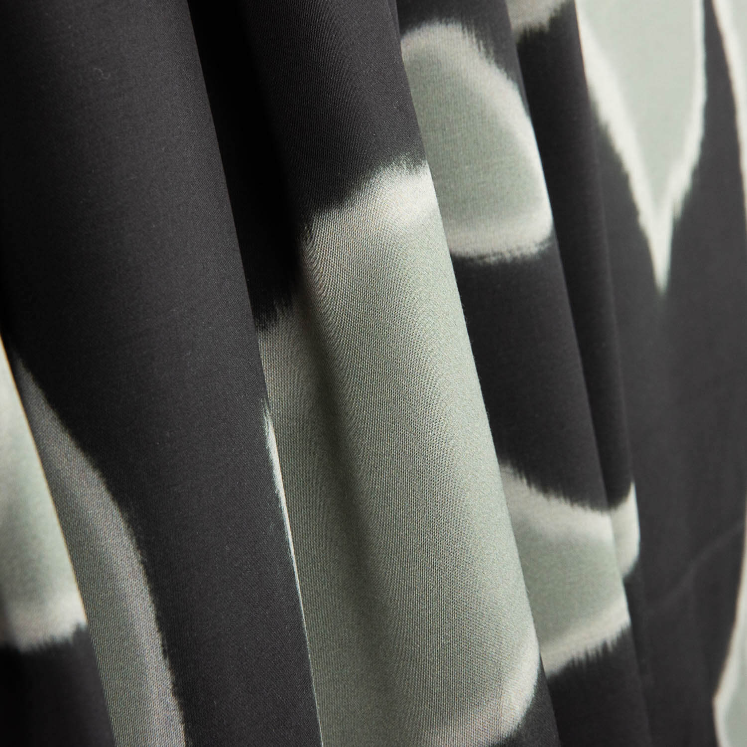 Green and Black Night Garden Viscose Satin - Ribes y Casals