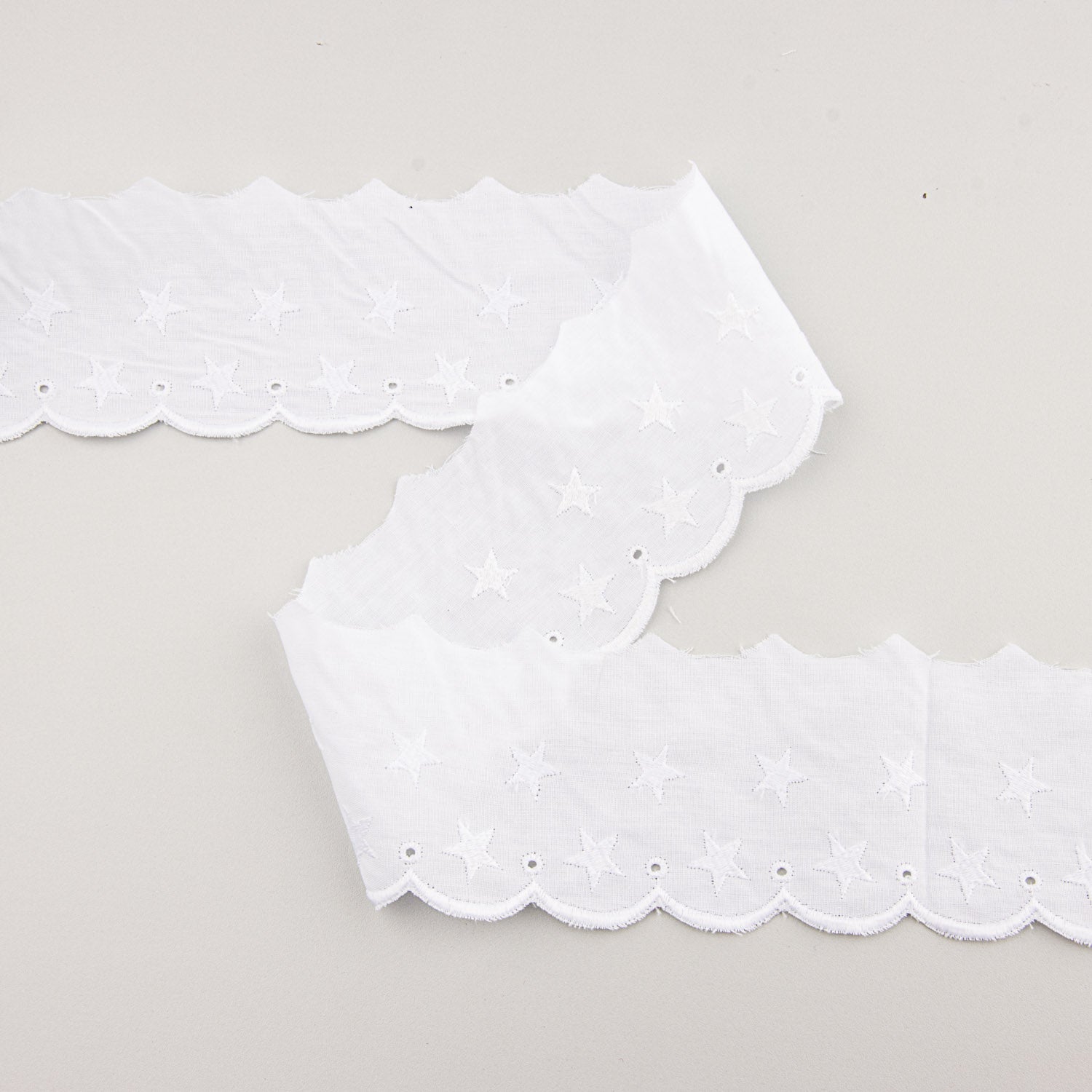 White Embroidered Batiste Trim Model 25019 – 55 mm - Ribes y Casals