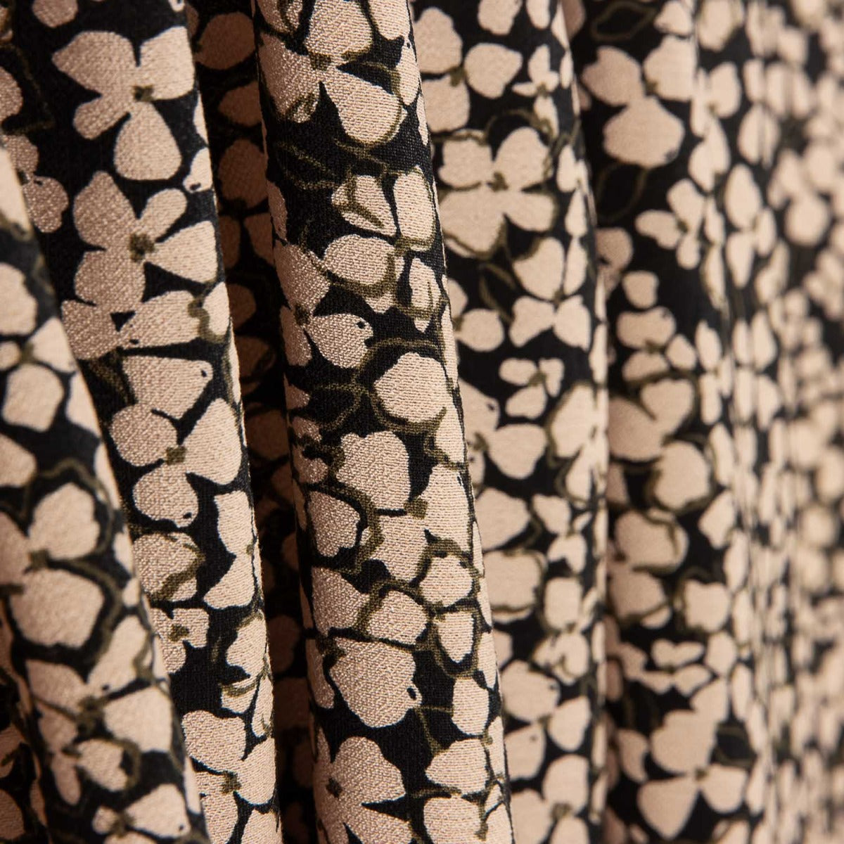 Floral Retro Beige Viscose Crepe - Ribes y Casals