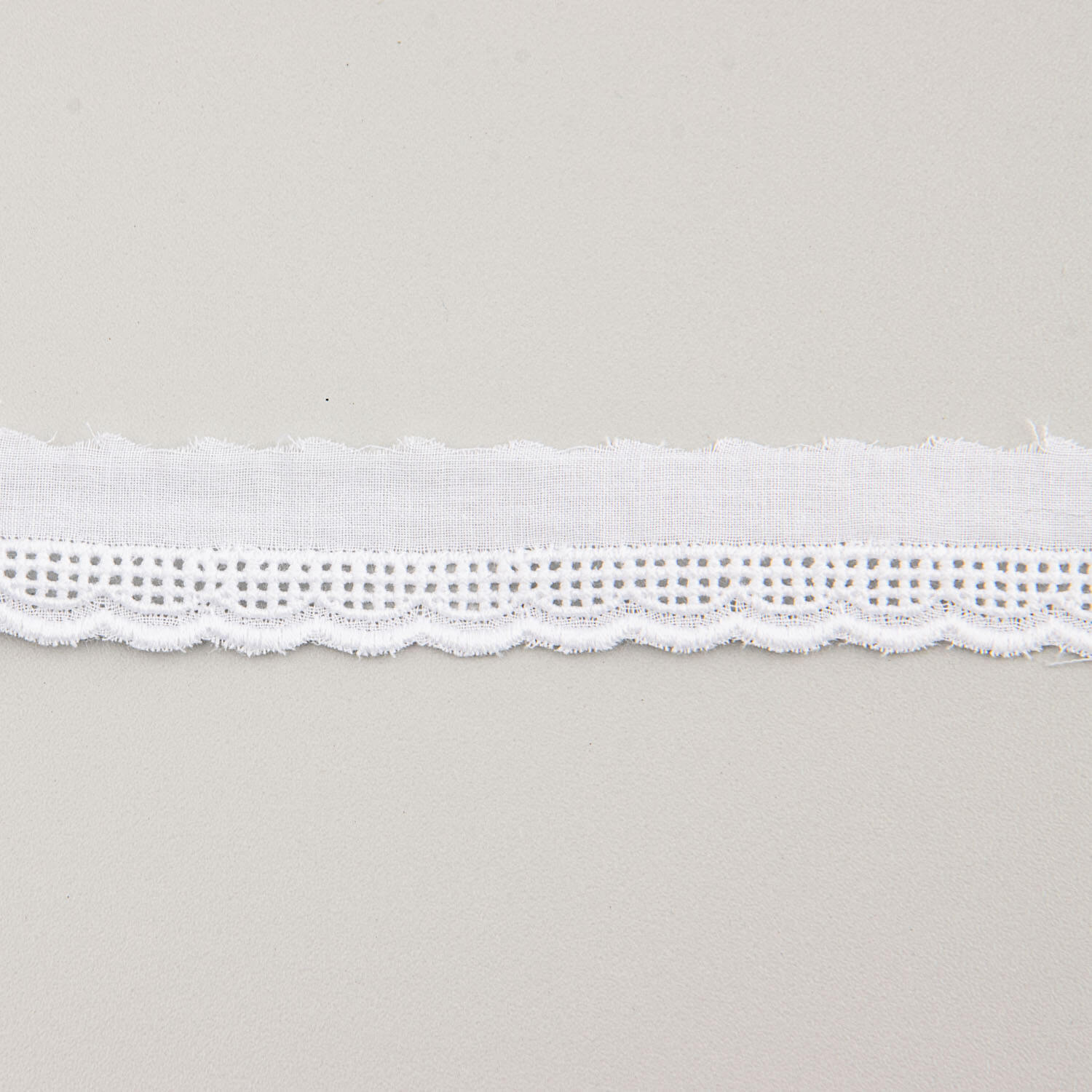 White Embroidered Batiste Ribbon Model 27515 – 15 mm - Ribes y Casals