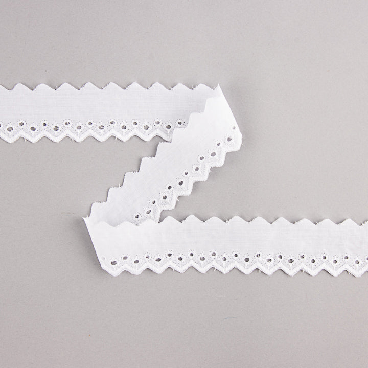 White Embroidered Batiste Trim Model 29060 – 30 mm - Ribes y Casals