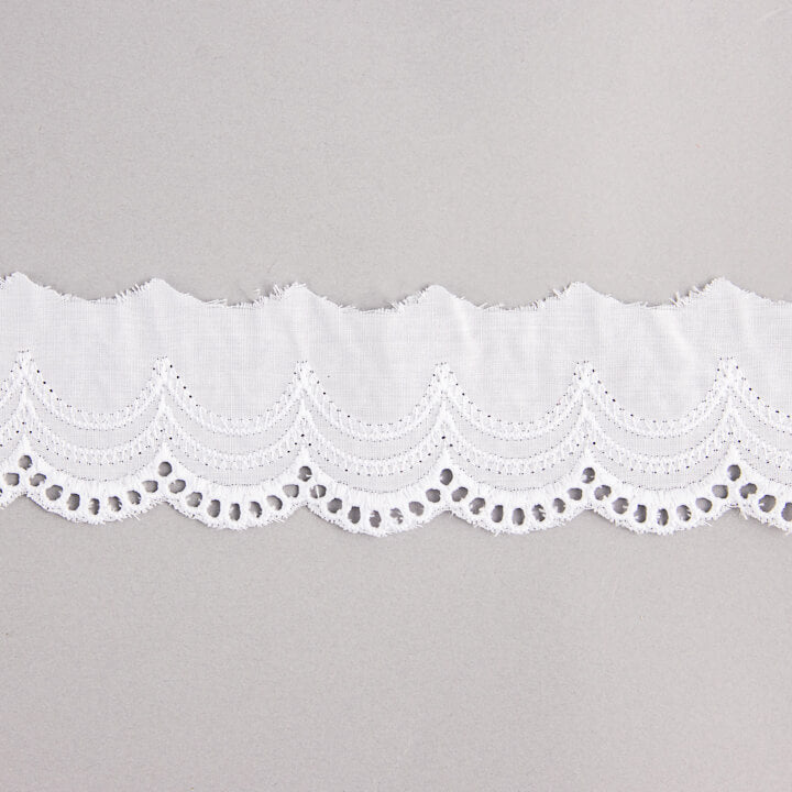 White Embroidered Batiste Ribbon Model 29129 – 40 mm - Ribes y Casals