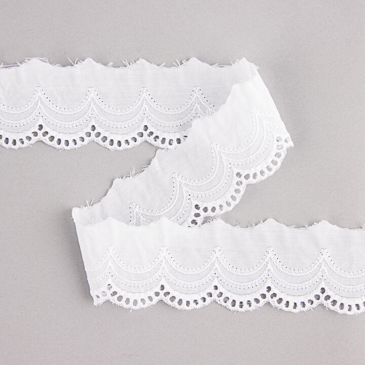 White Embroidered Batiste Ribbon Model 29129 – 40 mm - Ribes y Casals