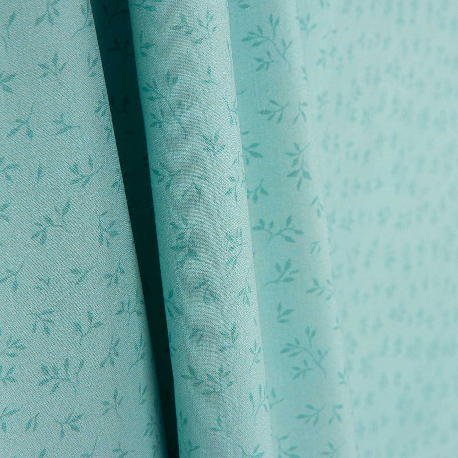 Turquoise Leaves Printed Calico - Ribes y Casals
