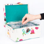 Seamstress Yvonne - Ribes y Casals