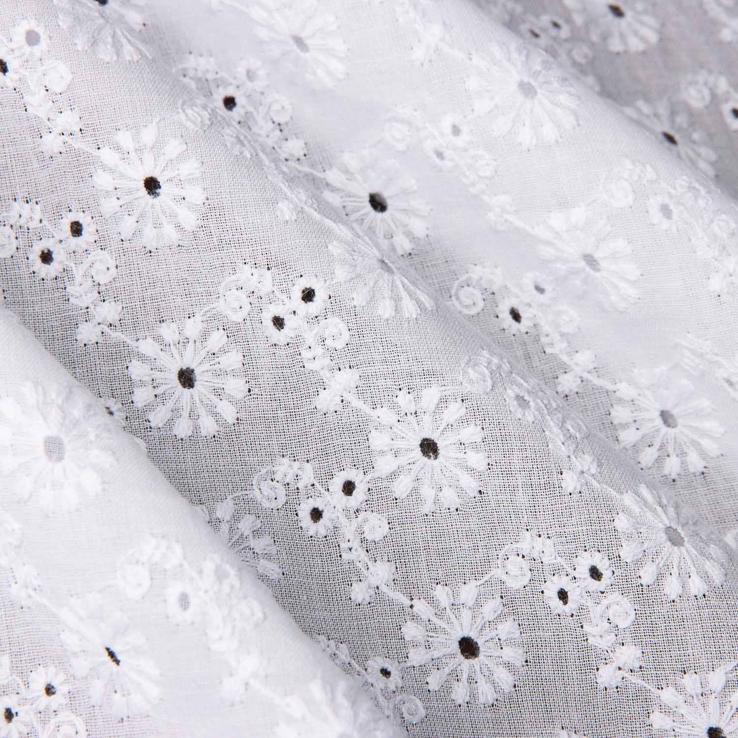 Retro White Swiss Daisies Embroidery - Ribes y Casals