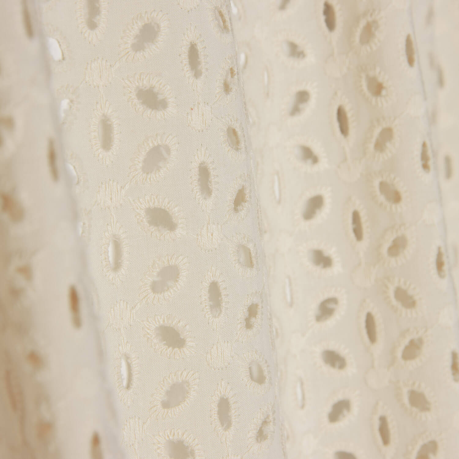 Swiss Embroidery Petals Ecru - Ribes y Casals