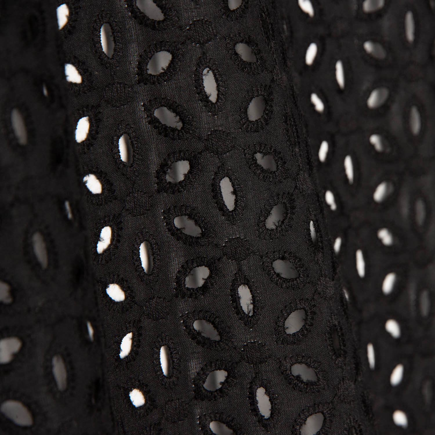 Swiss Embroidery Petals Black - Ribes y Casals