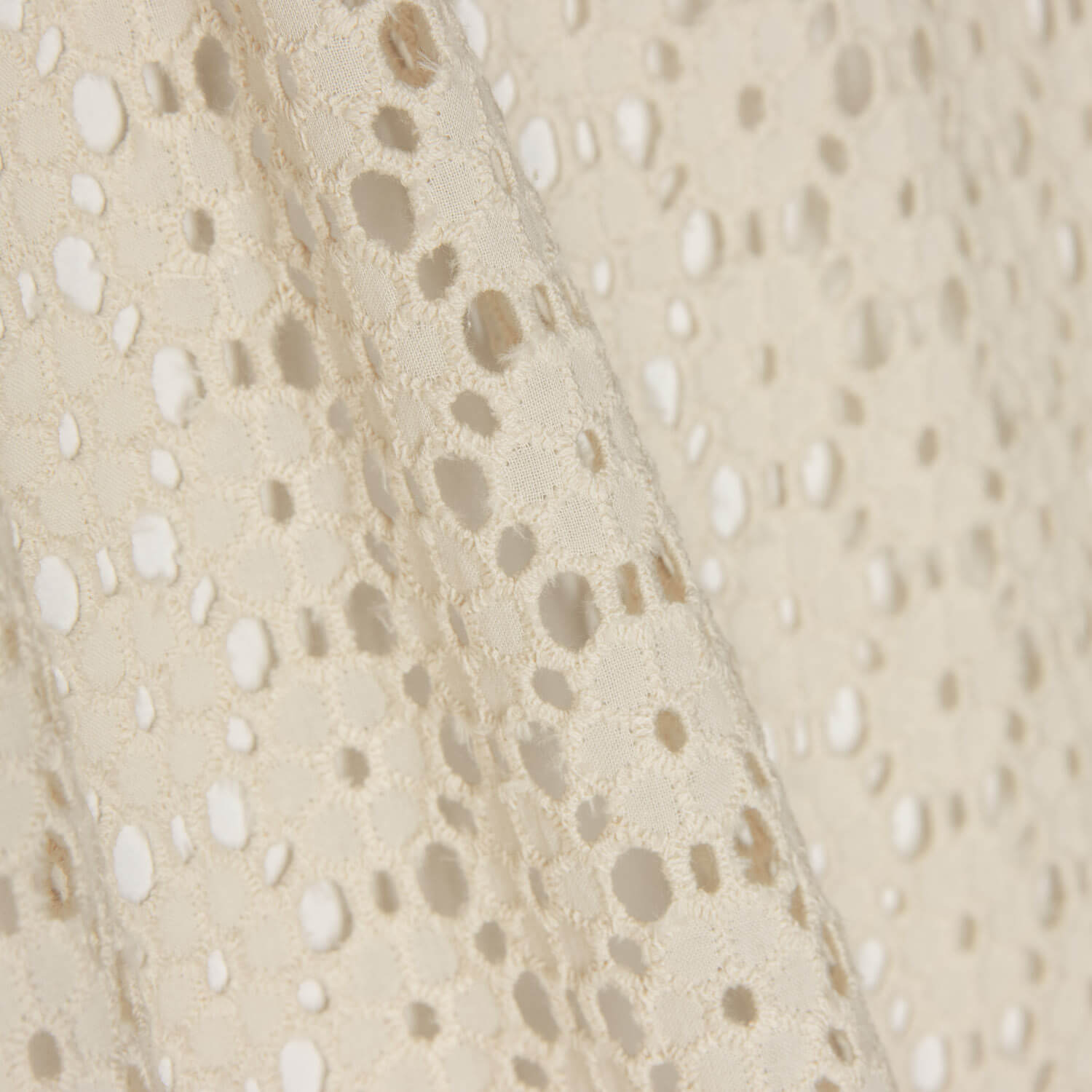 Swiss Embroidery Margarita Arena - Ribes y Casals