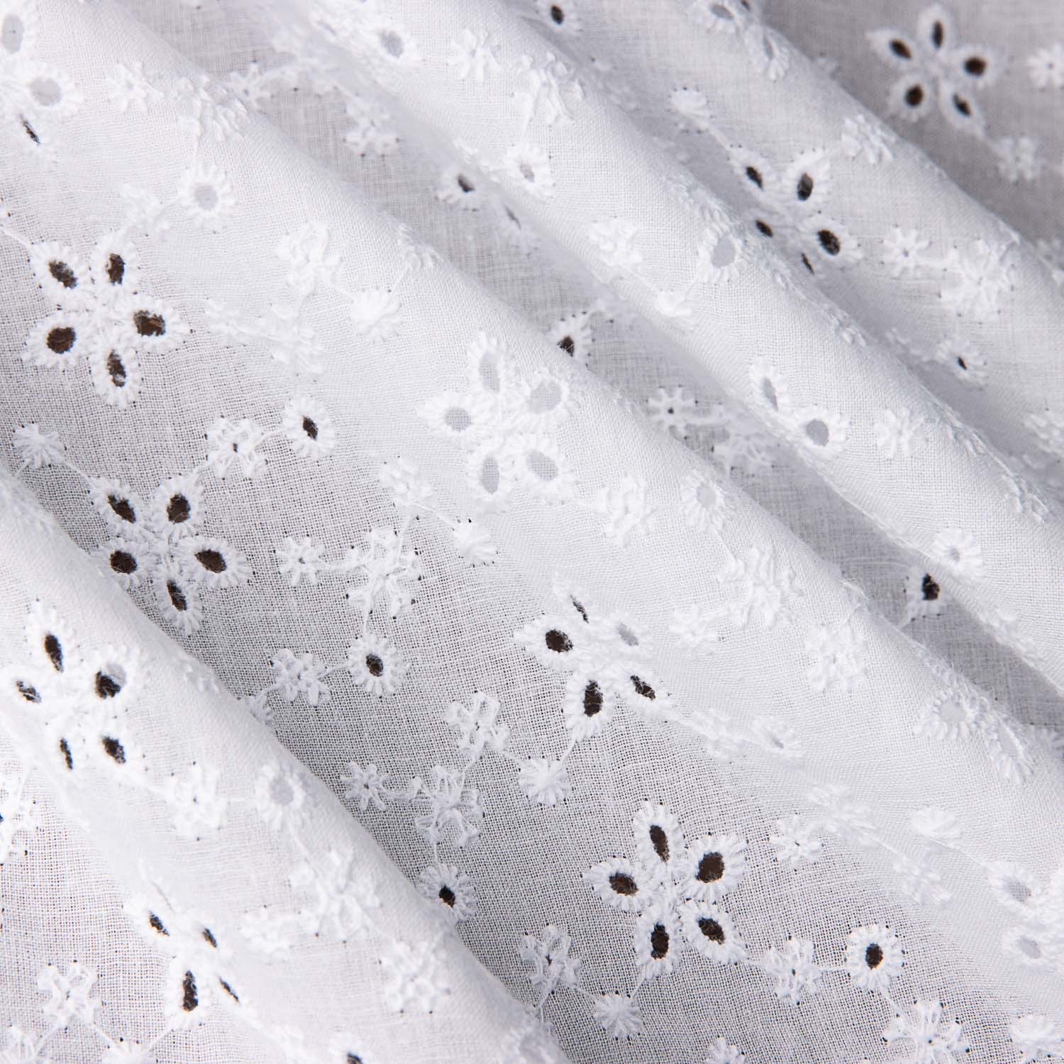 Swiss Embroidery White Wildflower - Ribes y Casals