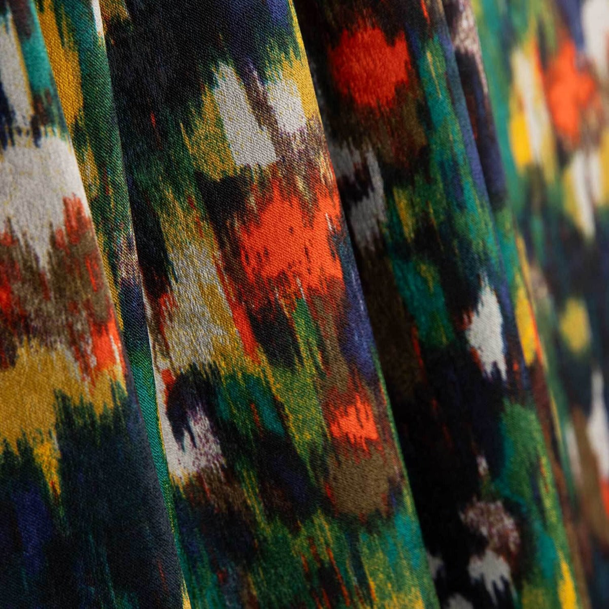 Velvet Jungle Satin Polyester Fabric - Ribes y Casals