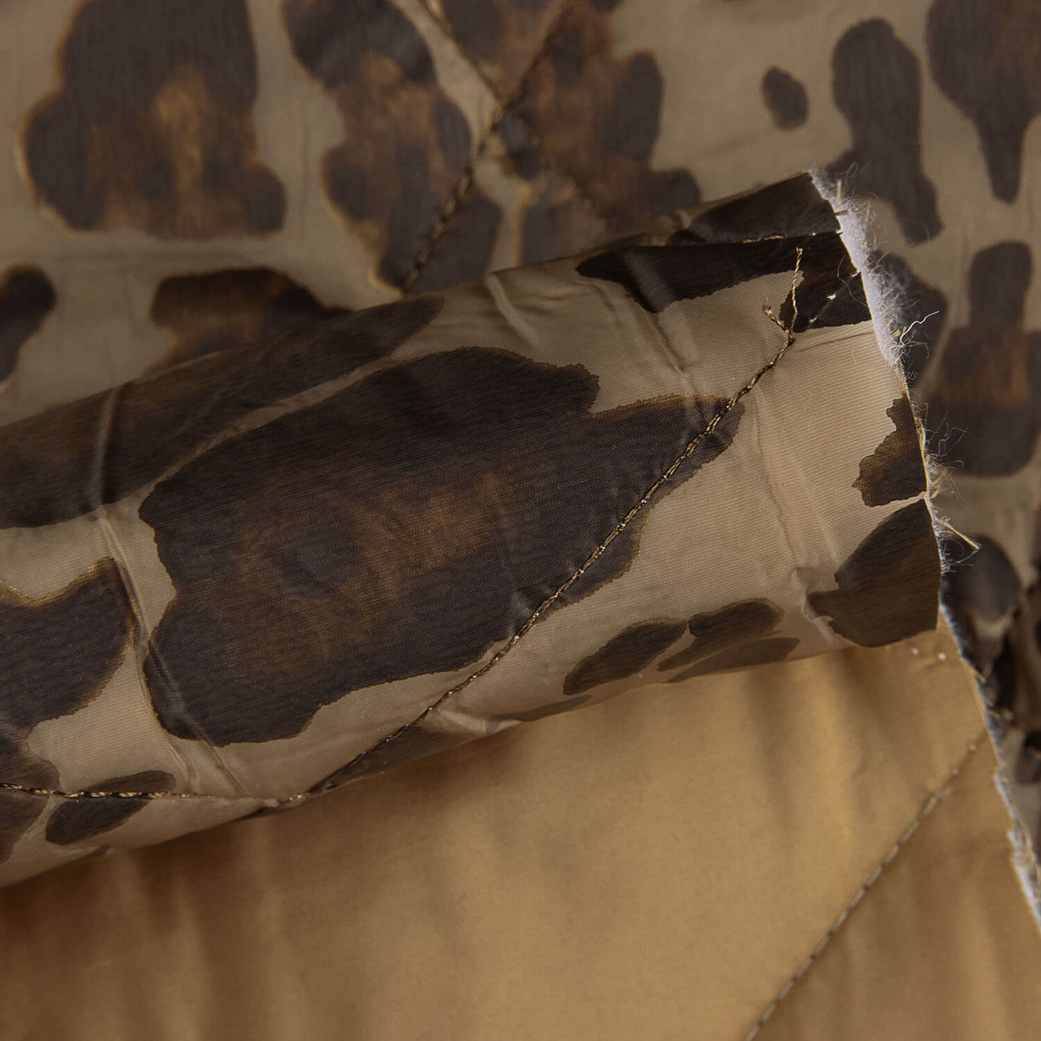 Lightweight Double-Sided Quilted Blanket in Animal Print and Ochre - Ribes y Casals