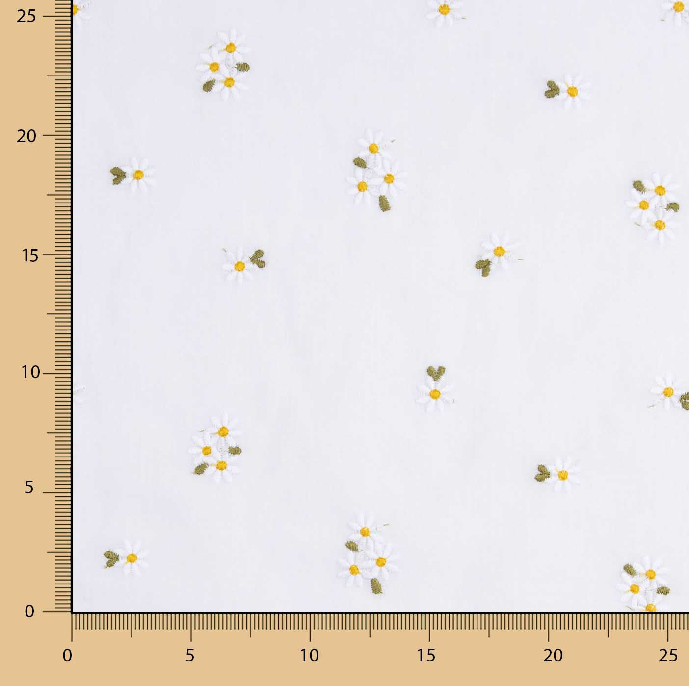 Embroidered Cotton Batista White Daisies - Ribes y Casals