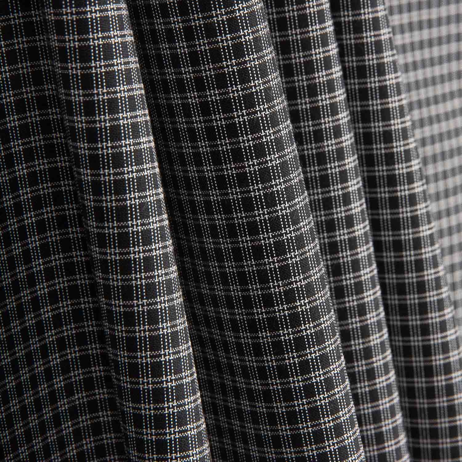 Triple-Line Black and White Window Luto Frames - Ribes y Casals