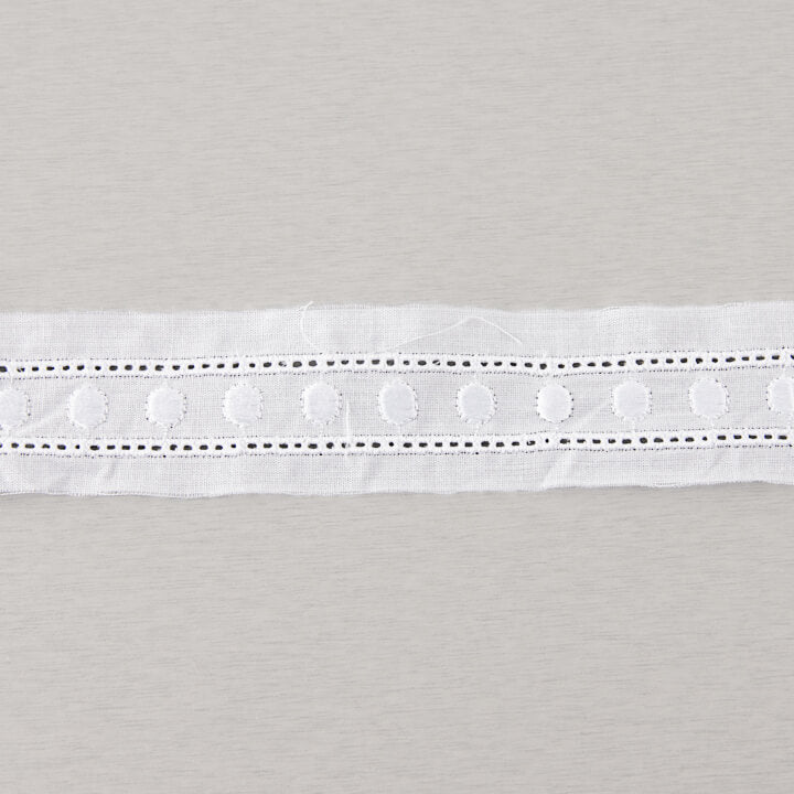 White Embroidered Batiste Trim Model 11701 – 30 mm - Ribes y Casals