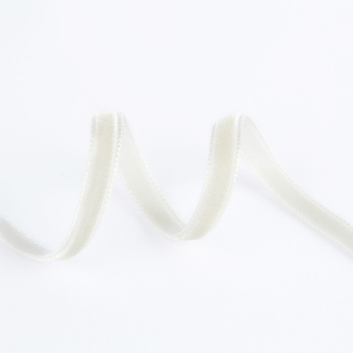 Cinta Terciopelo Gris Claro 7mm - Ribes y Casals