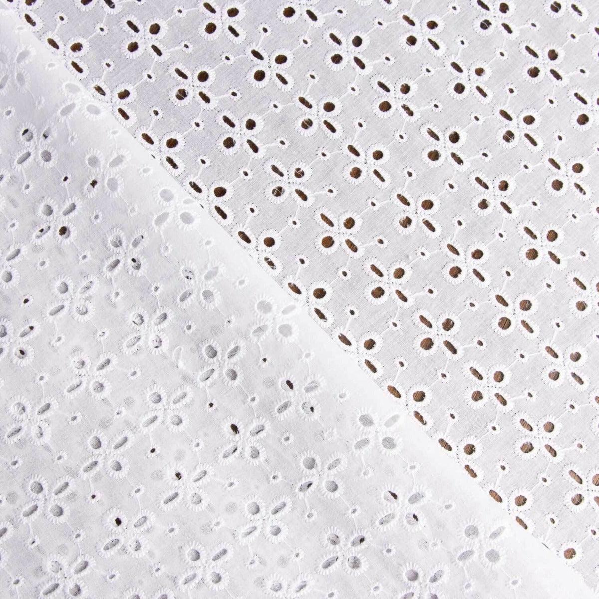 Retal Bordado Suizo Flor Blanca 200x145 cms - Ribes y Casals