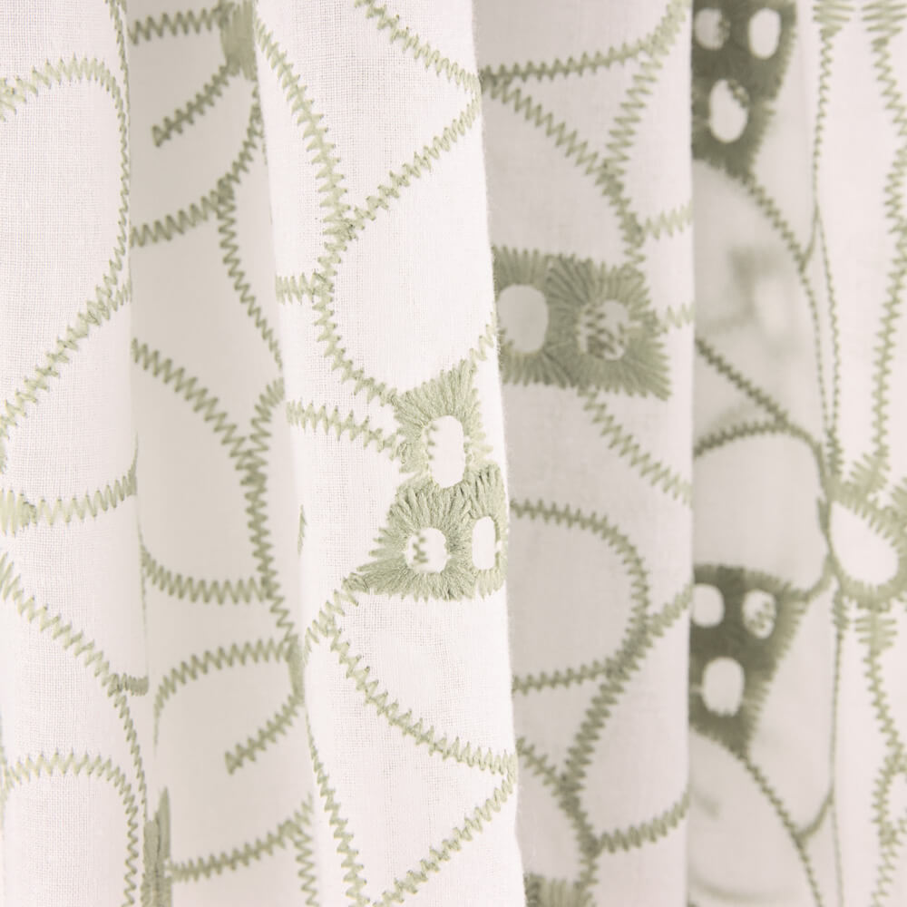 Swiss Embroidery Daisy Green Border - Ribes y Casals