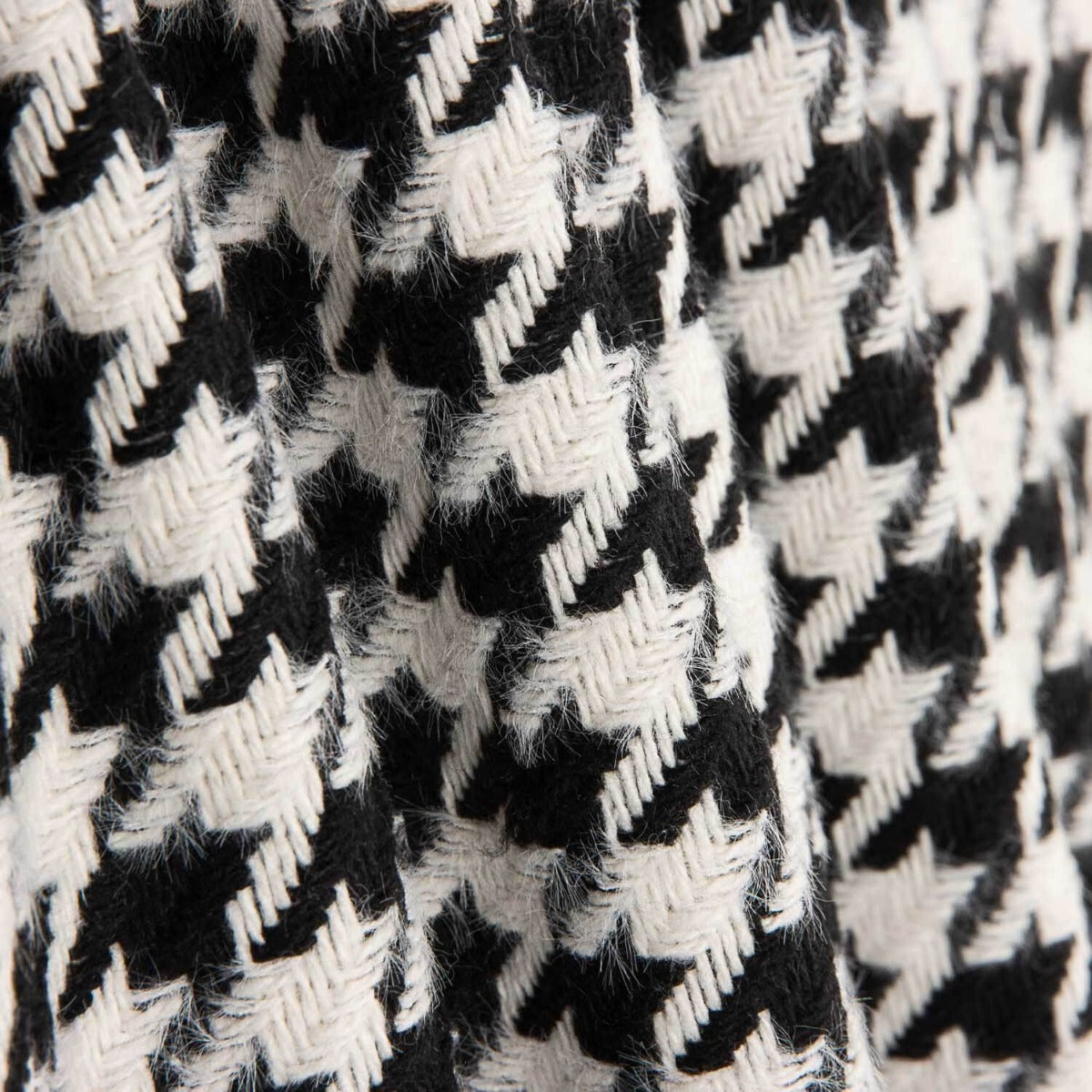Chanel Houndstooth Black and White - Ribes y Casals