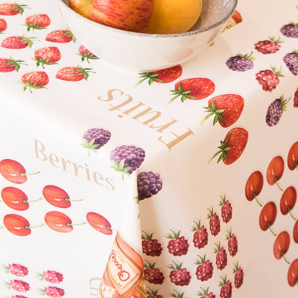 Strawberry Tablecloth White - Ribes y Casals