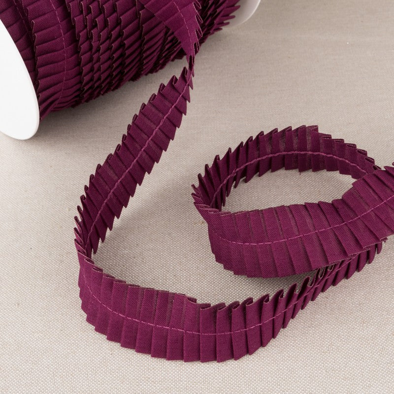 Polyester Pleated Cardinal - Ribes y Casals