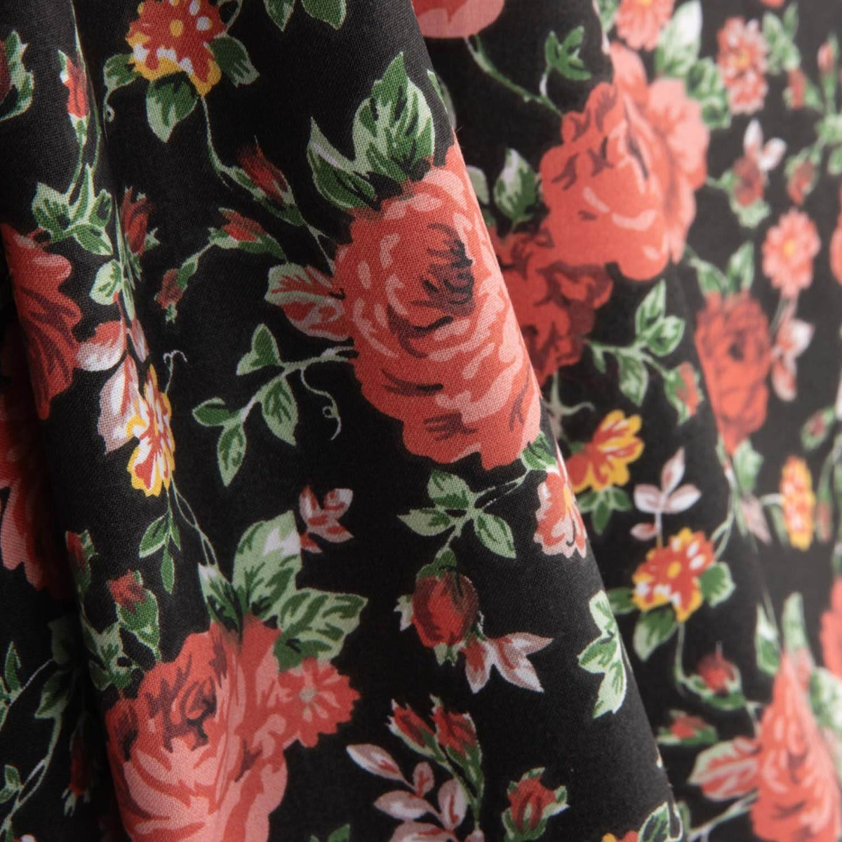 “Elegant Black Roses” Cotton Poplin - Ribes y Casals