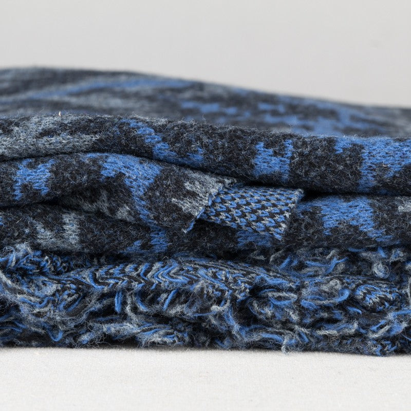 Scraps Poncho Aztec Blue 150x150cm - Ribes y Casals