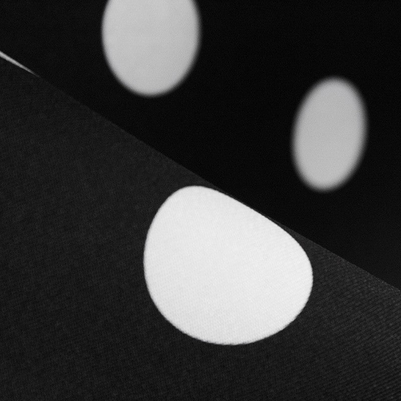 Dotted Mikado Black Background - Ribes y Casals