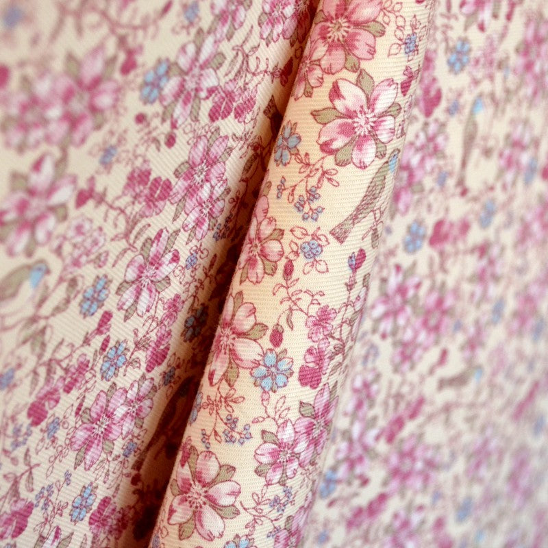 Viyela Liberty Flower Cream Background - Ribes y Casals