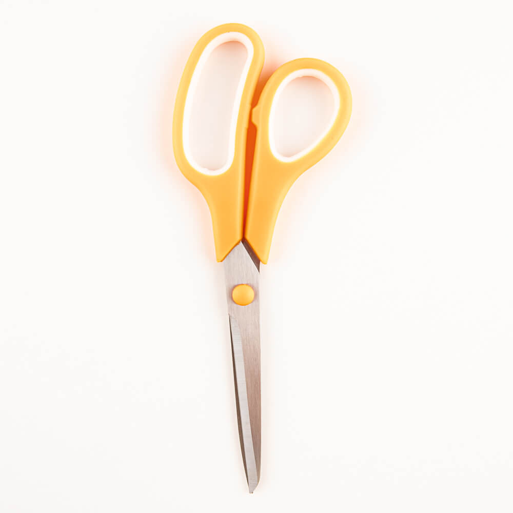 Fabric cutting scissors