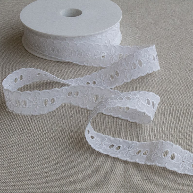 Embroidered Tape White 27mm - Ribes y Casals