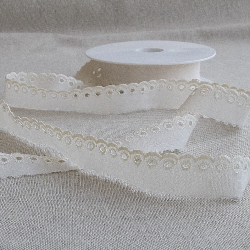 Embroidered Tape Ecru 25mm - Ribes y Casals